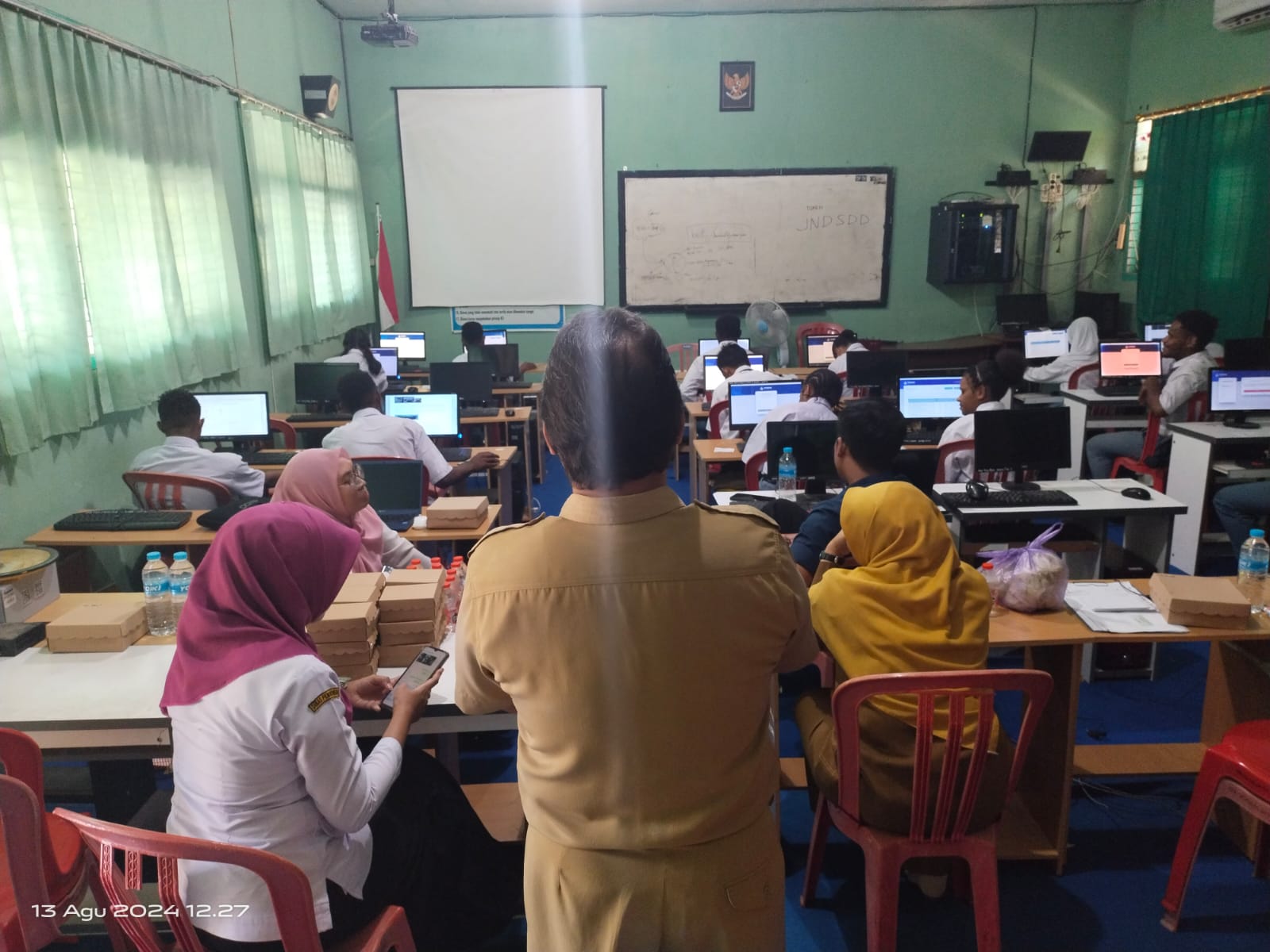 Gladi bersih Hari Kedua Lancar ANBK di SMKN 1 Jiwan dan SMK Prima Husada Madiun